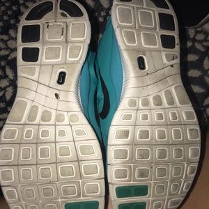 Nike free runs!!! Size 11